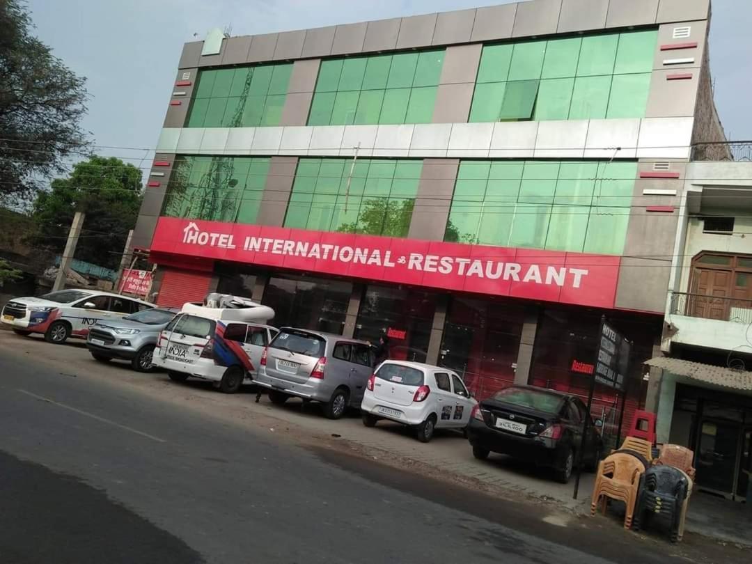 Hotel International & Restaurant Amethi Exteriér fotografie